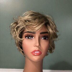 Paula Young wig - Edie -  Mix blonde Color: 10/29/250/8